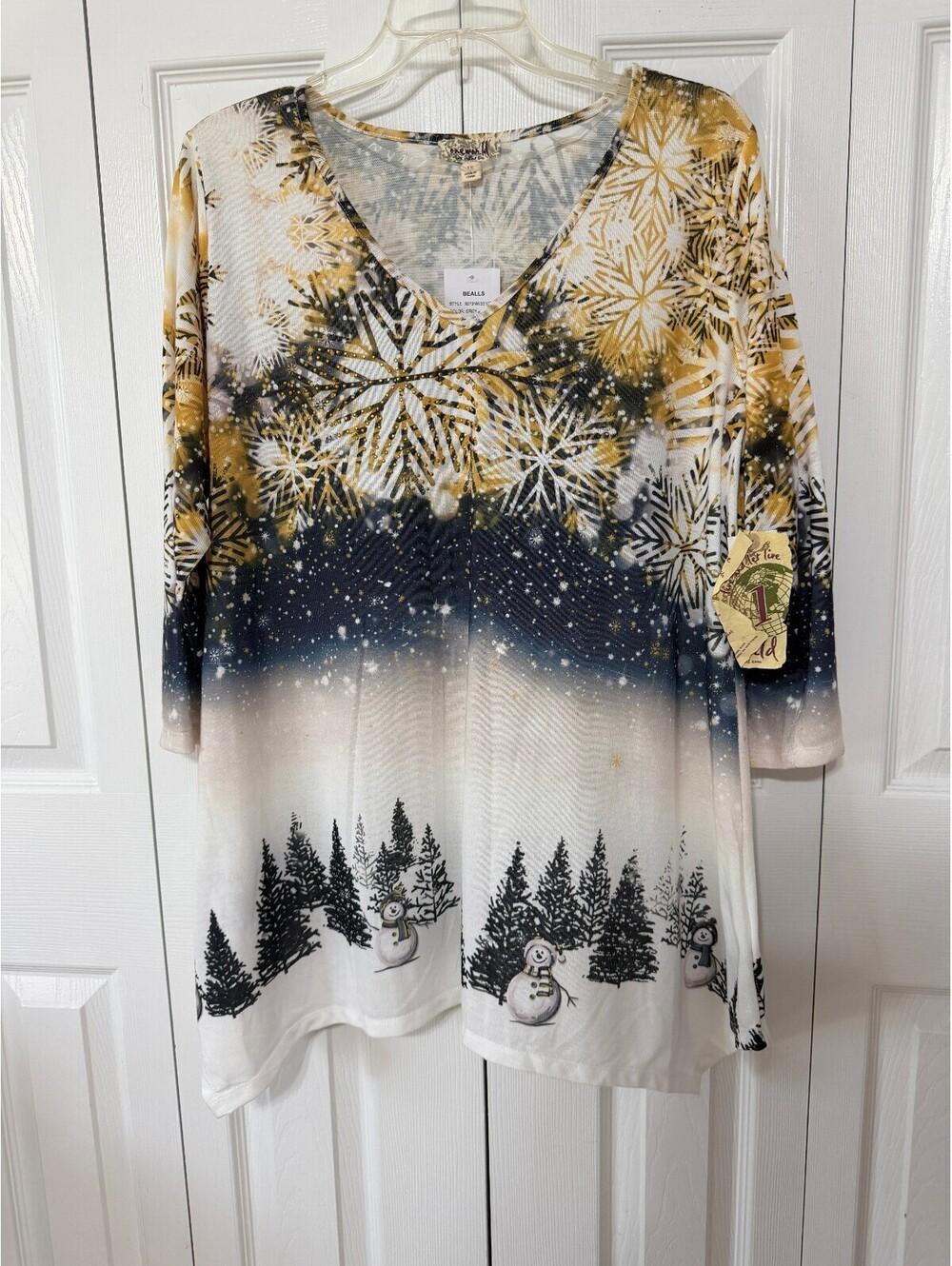 Bealls Women's 1X Grey Snowflake & Snowman V-Neck Tunic Top